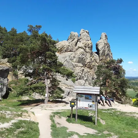 体育论坛酒店 2*